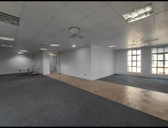 164M² OFFICE TO LET IN BRYANSTON
